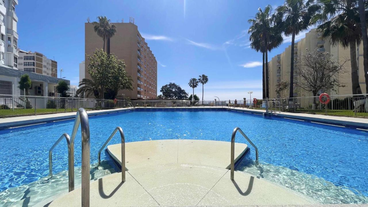 Pool And Beach In Benalmádena Exteriér fotografie