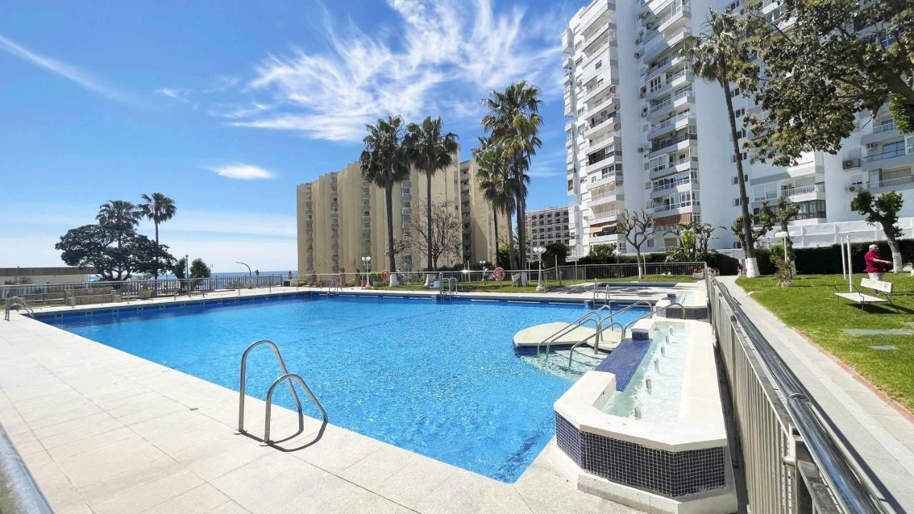 Pool And Beach In Benalmádena Exteriér fotografie