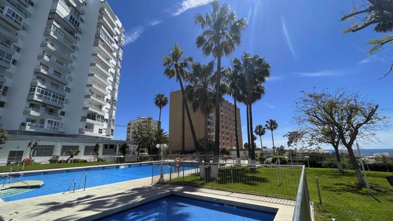 Pool And Beach In Benalmádena Exteriér fotografie